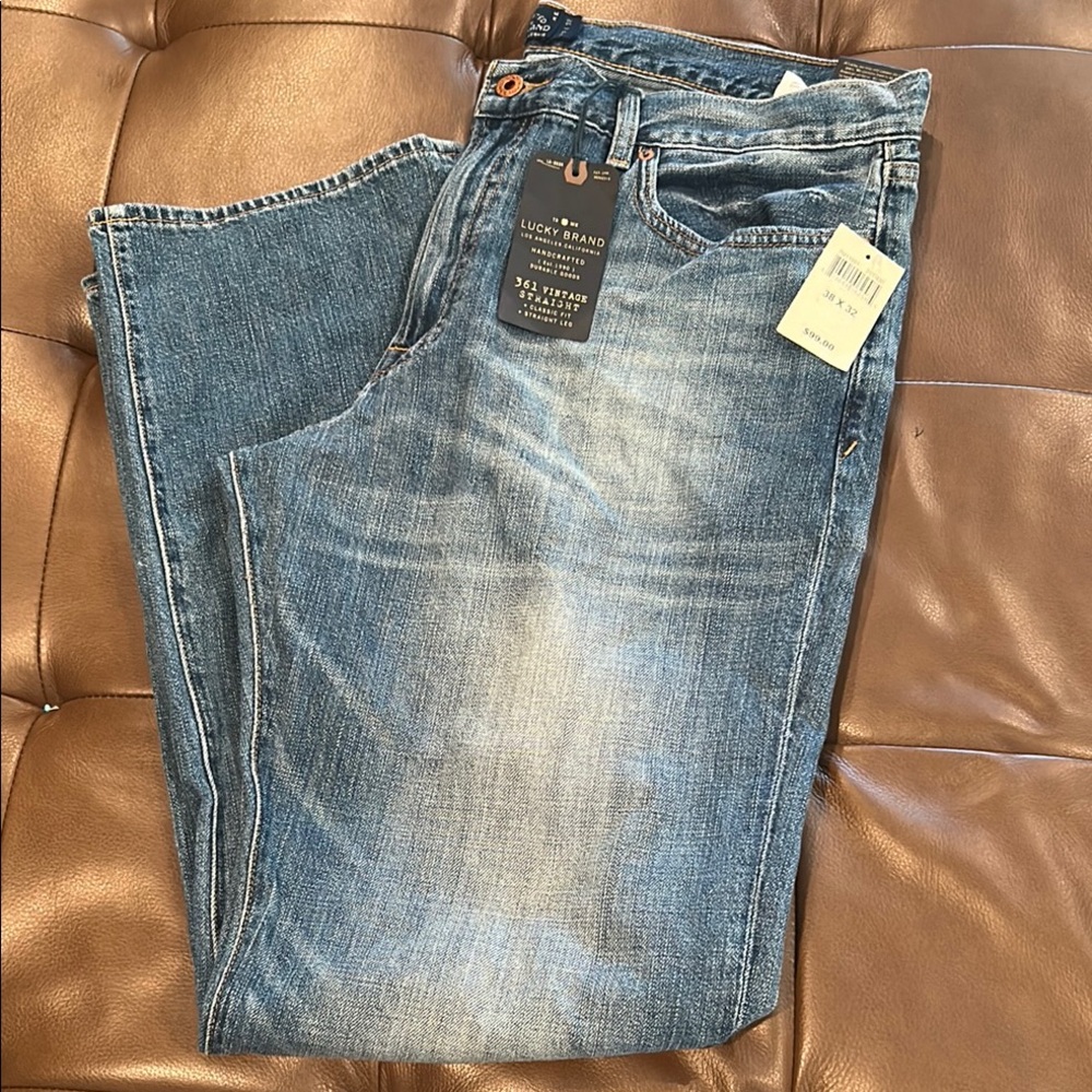 NWT 38x32 Lucky Brand Men's Faded Blue Straight Jeans
